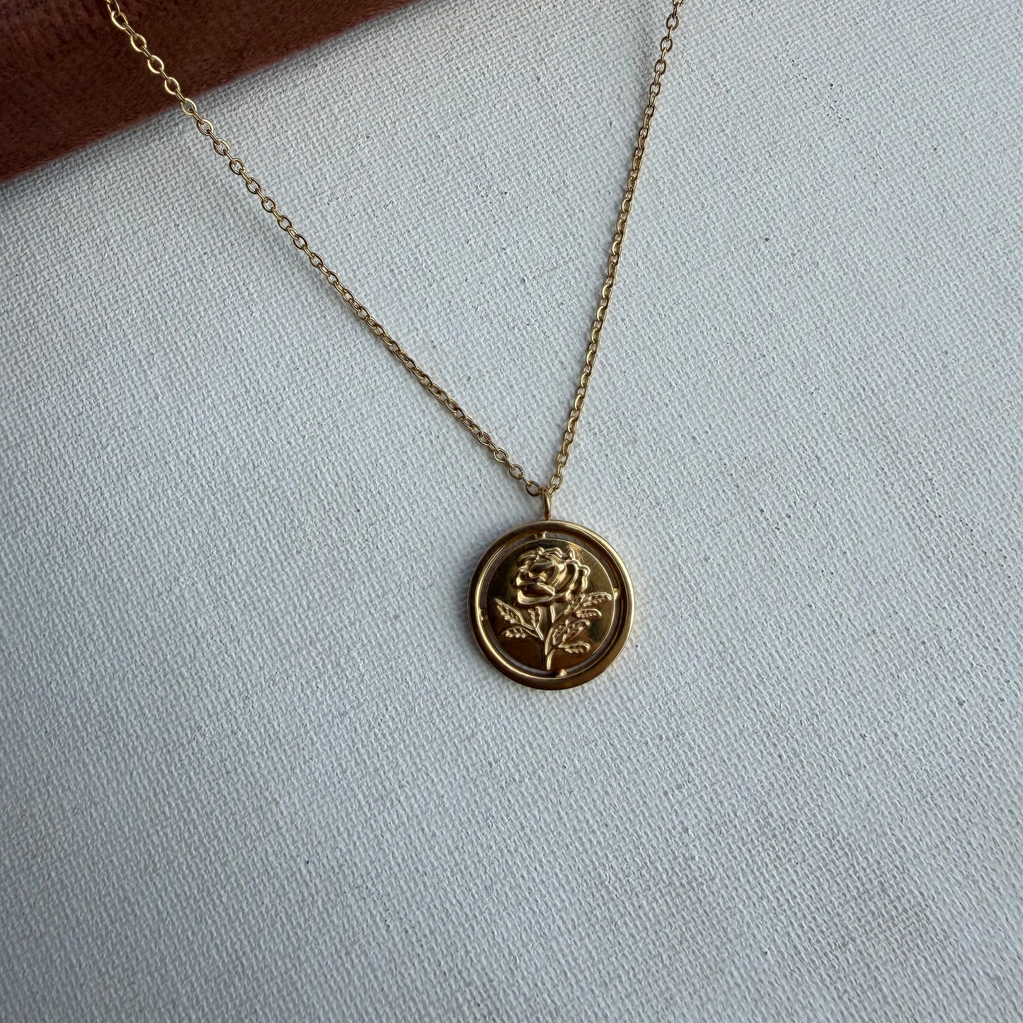 Rebel Rose Unisex Neckchain