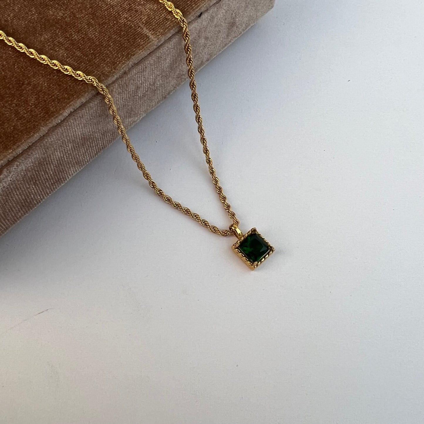 Emerald Unisex Neckchain