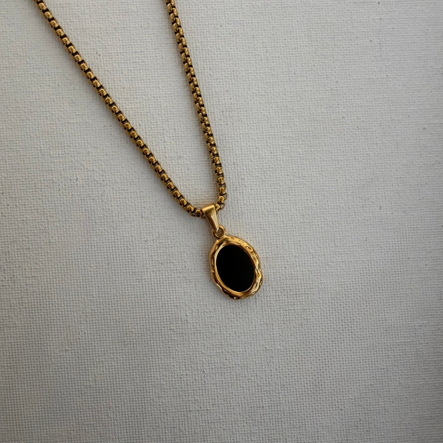 BLACK SOLID NECK CHAIN