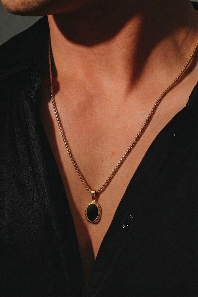 BLACK SOLID NECK CHAIN