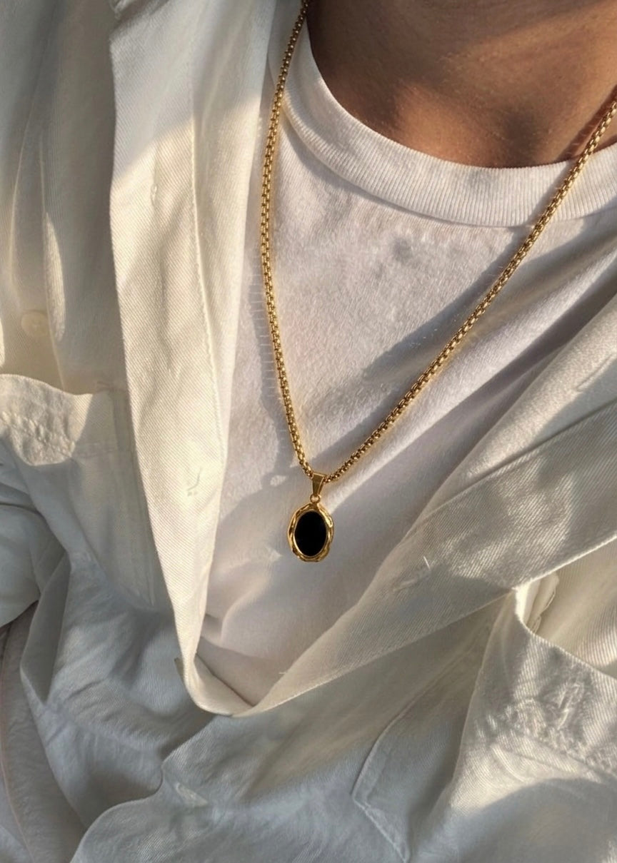 BLACK SOLID NECK CHAIN