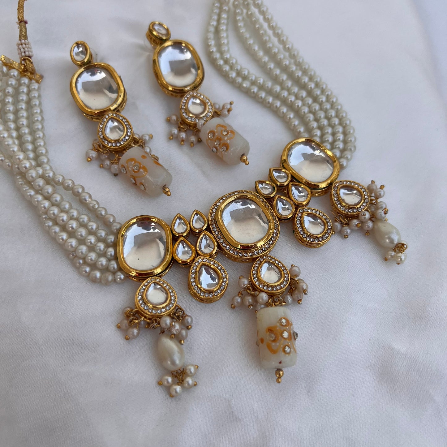 Pearly White Kundan Gold Toned Necklace Set